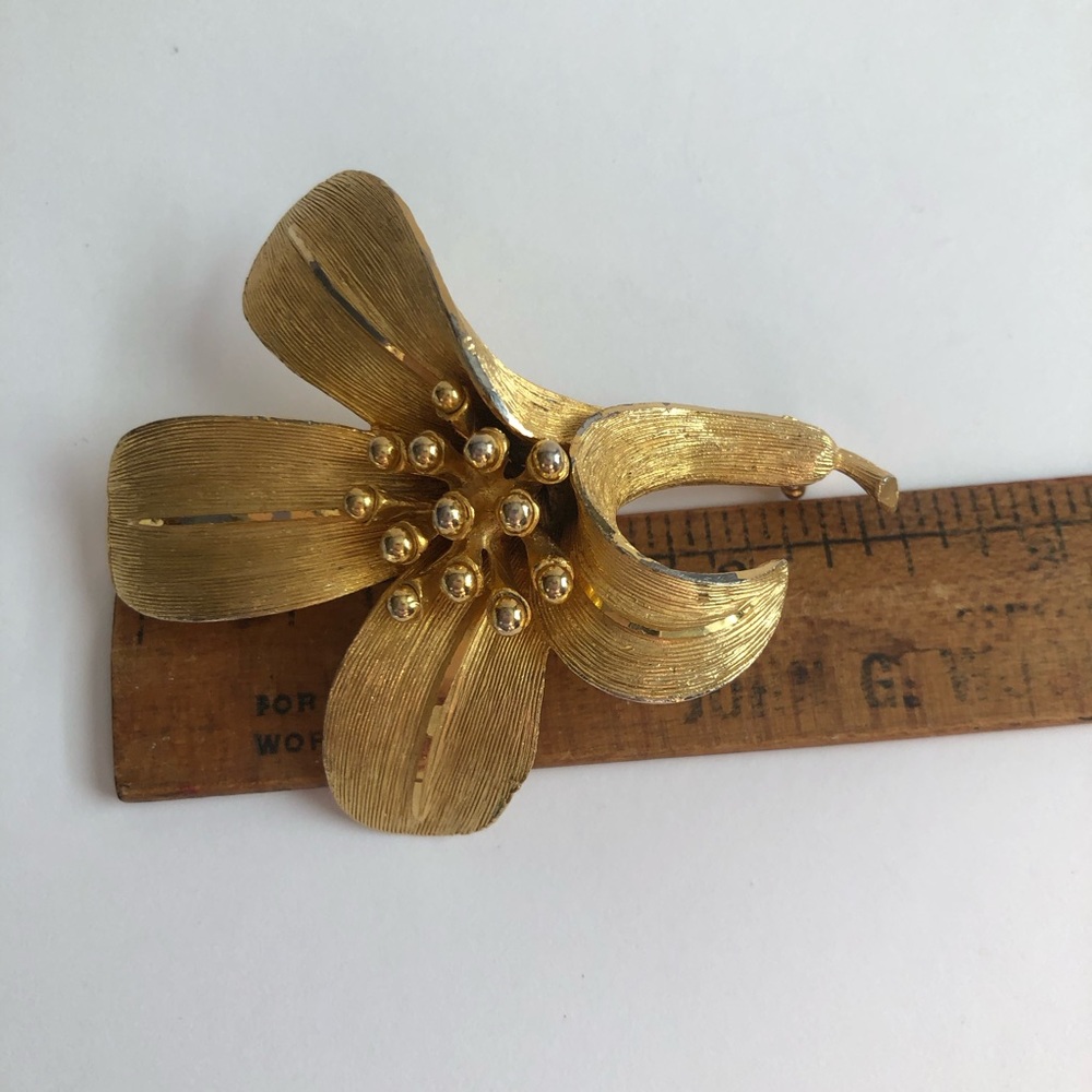 Vintage brooch BSK Lily flower brushed pin flower - Picture 3 of 4